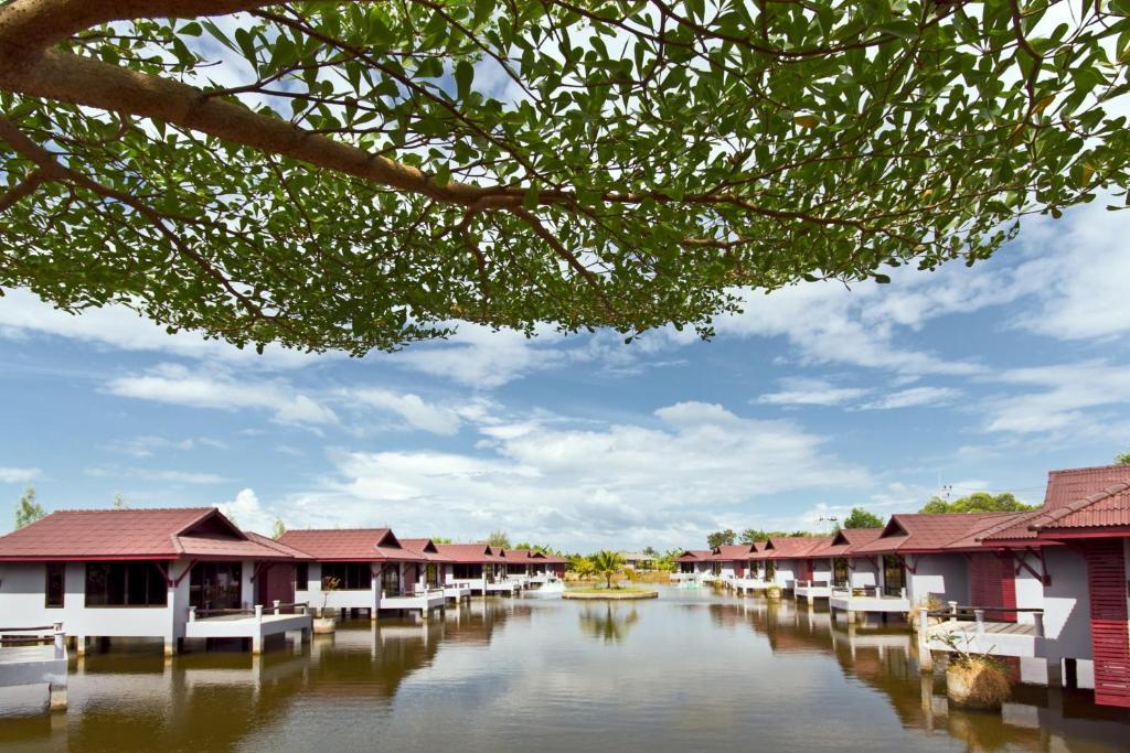 The Villa Laemhin Lagoon Resort Phuket Екстериор снимка